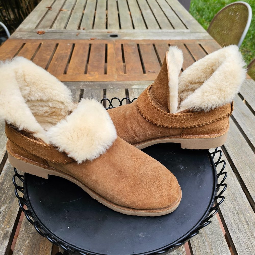 Short UGG Ankle Boots Womens McKay Chestnut Brown Suede Booties 1012358 10 41 - Picture 1 of 13